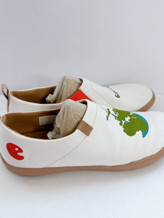 Men’s Size 10.5 UIN Global Need Canvas Slip On Shoes White Art Travel Flats
